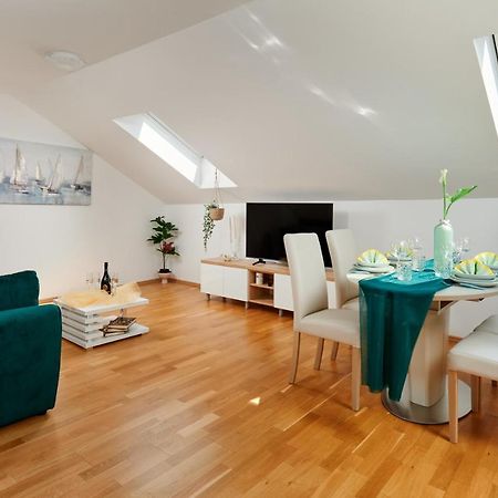 ספליט Modern & Spacious Rooftop Apartment With Natual Sunlight מראה חיצוני תמונה