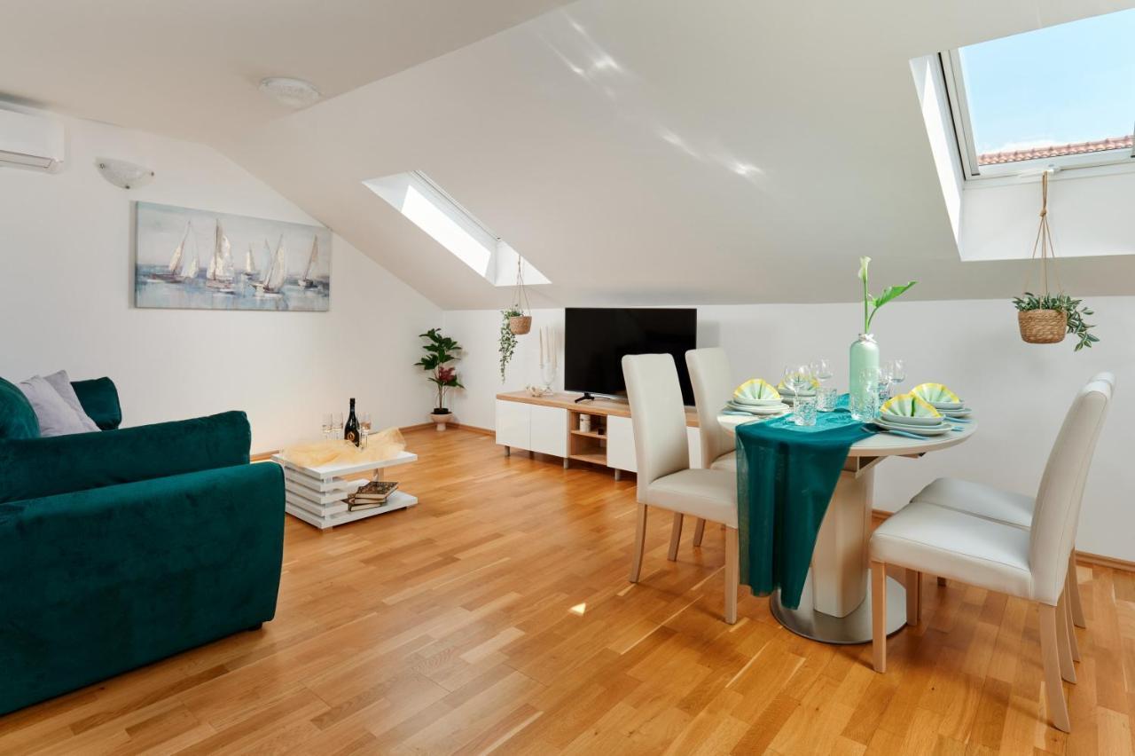 ספליט Modern & Spacious Rooftop Apartment With Natual Sunlight מראה חיצוני תמונה